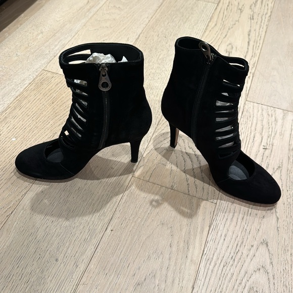 Brand new Claudia Ciuti cutout Mary Jane black leather suede bootie heels 6 - Picture 4 of 4